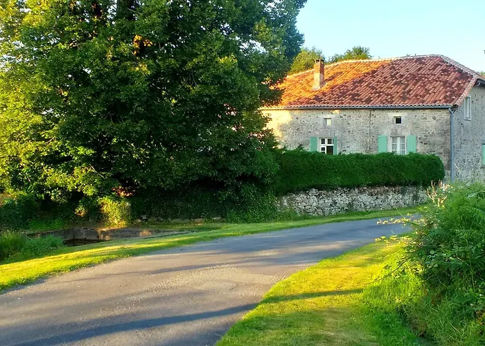 Les Volets Verts, Roussines, Charente, 16310 France