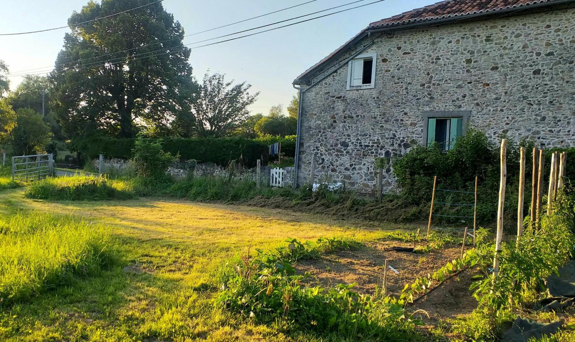 Les Volets Verts, Roussines, Charente, 16310 France Hébergement de vacances *